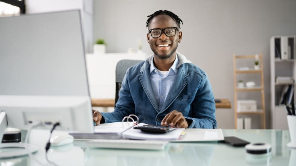 Guide to Saskatchewan Government Contractor Payment Terms - man reviewing his invoices.