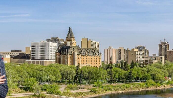 Guide to Saskatchewan Government Contractor Payment Terms - Businesswoman with Saskatchewan in background.